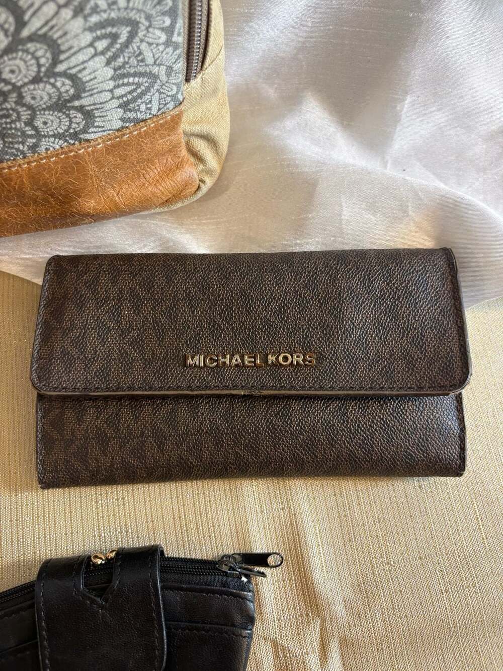 Michael Kors Wallet and Sixtease Handbag Accessory Bundle 4pc - Picture 3 of 9
